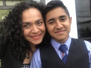 Julian es el hijo de Viviana Hernández y ella nos comparte amorosamente su tarea sobre el tema del perdón.